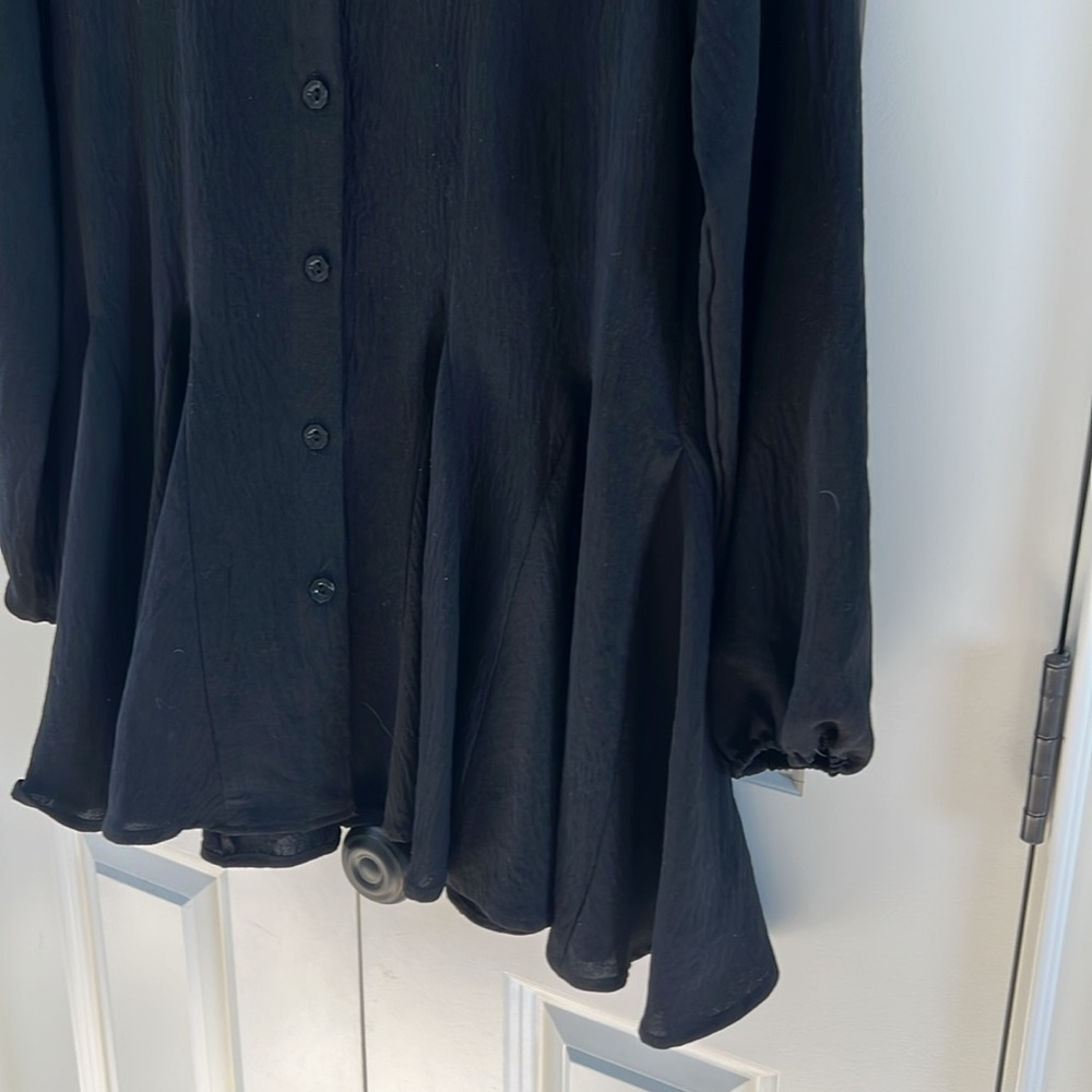 Michael, Tyler collections size small black flowing button down long blouse - Picture 2 of 8